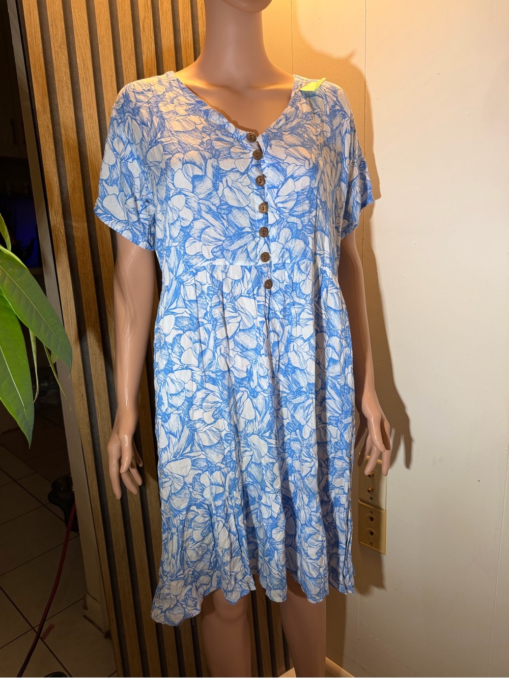 V-Neck Short Sleeve Blue Floral Midi Dress size S/M Summer vibes - Picture 3 of 4